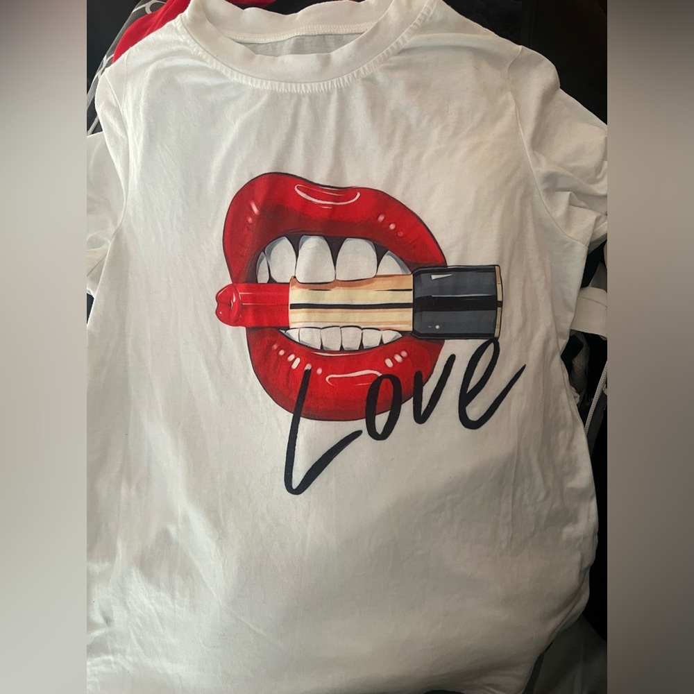 White Tshirt size small